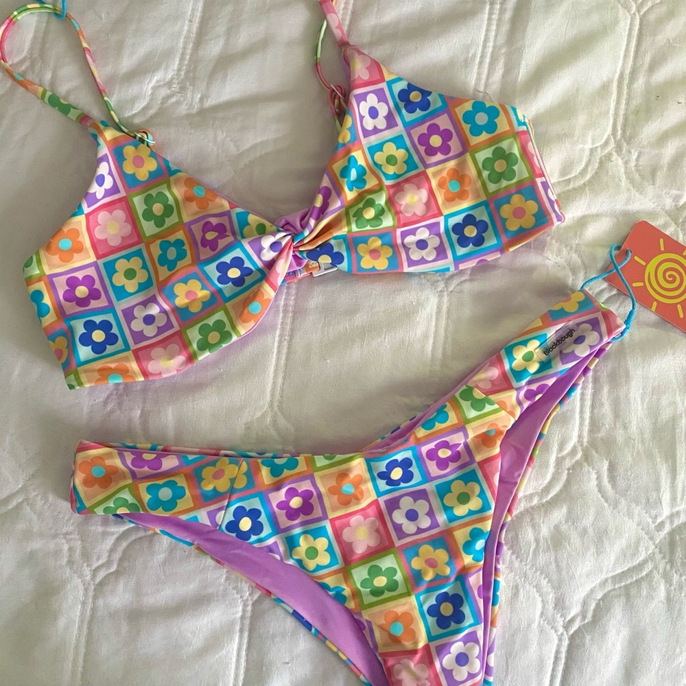**NEVER WORN** Blackbough bikini, size L, retro floral print